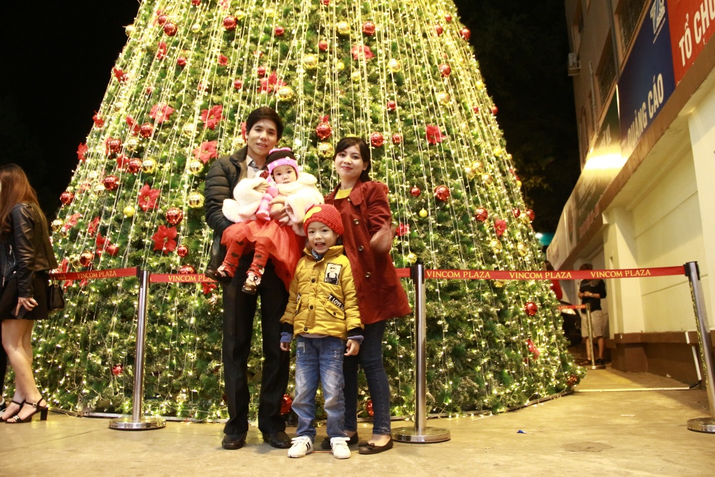 dak lak cac em nho mac quan ao am hao huc xuong pho don noel som