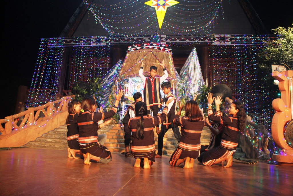 nguoi dan tay nguyen ron rang don giang sinh