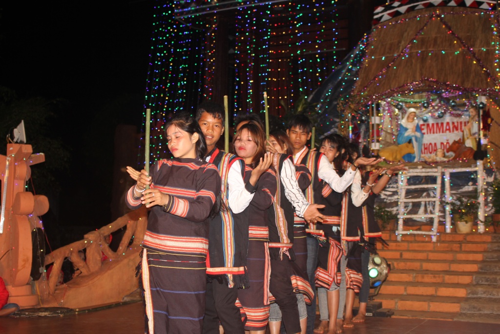nguoi dan tay nguyen ron rang don giang sinh