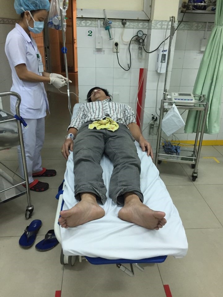 ca gia dinh ngo doc ca noc suyt chet