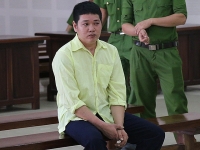 mau thuan voi vo phi cong lao may bay vao nha