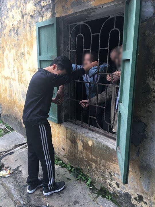 cuoc gap bat ngo giua 2 nguoi ban cu o trai tam than khien nhieu nguoi roi nuoc mat