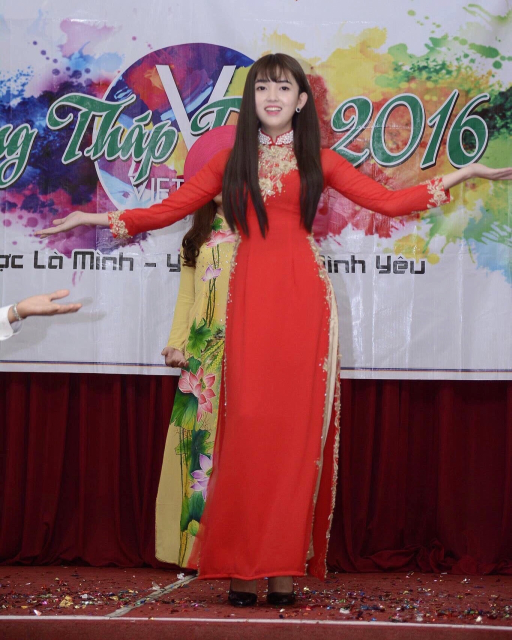 nhan sac nhin la me cua nhung co nang chuyen gioi lam dien dao cong dong mang
