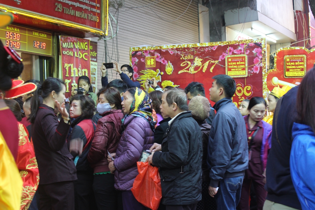 tang toi 250000 dong nhung vang mieng sjc co noi chay hang chi sau 1 gio mo cua ngay than tai