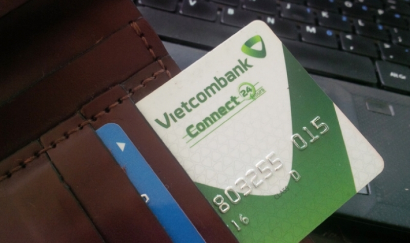 vu bay hoi nua ty trong tai khoan vietcombank khach hang co the khoi kien khong