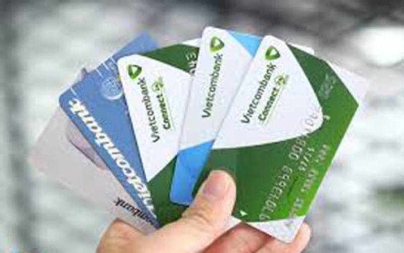 nhung dau hoi lon quanh vu mat nua ty dong trong tai khoan vietcombank