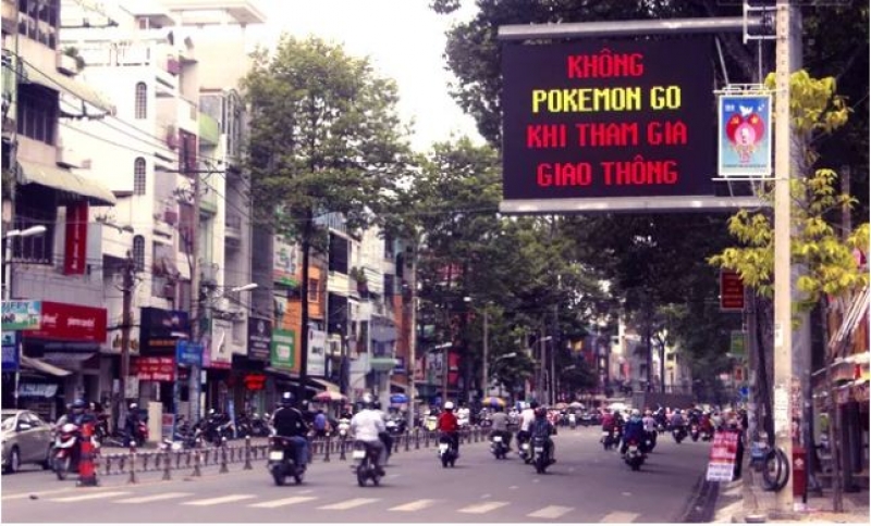 khong pokemon go khi tham gia giao thong tp hcm xuat hien nhieu bien canh bao