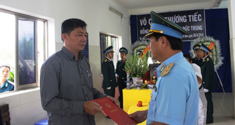 roi may bay o phu yen truy phong quan ham thieu uy cho phi cong hy sinh