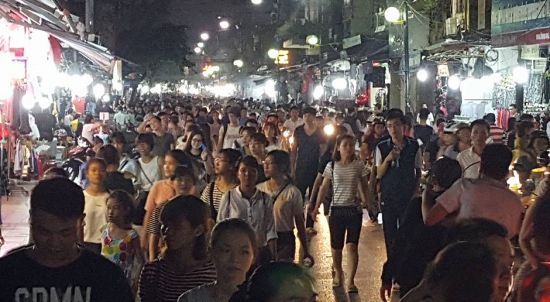 ha noi bien nguoi do don ve cac khu trung tam don tet trung thu