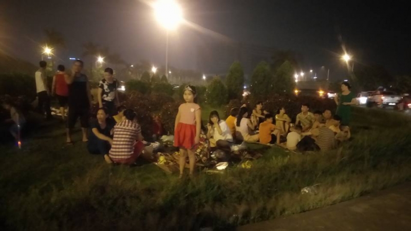 ha noi bien nguoi do don ve cac khu trung tam don tet trung thu