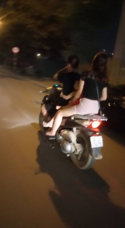 Hà Nội: 'Biển người' đổ dồn về các khu trung tâm đón tết Trung thu ha noi bien nguoi do don ve cac khu trung tam don tet trung thu