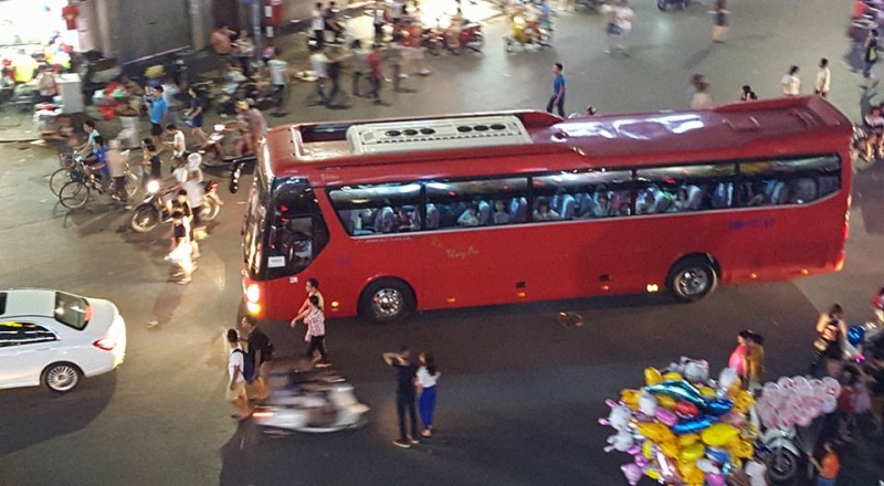 Hà Nội: 'Biển người' đổ dồn về các khu trung tâm đón tết Trung thu ha noi bien nguoi do don ve cac khu trung tam don tet trung thu