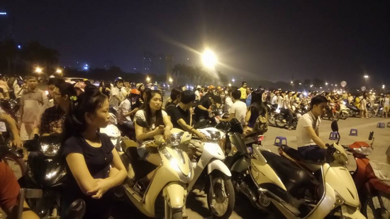 Hà Nội: 'Biển người' đổ dồn về các khu trung tâm đón tết Trung thu ha noi bien nguoi do don ve cac khu trung tam don tet trung thu