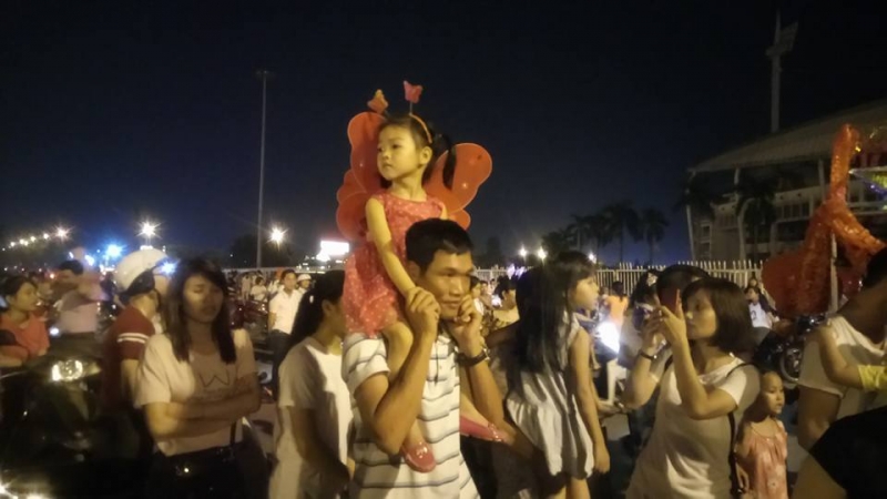 ha noi bien nguoi do don ve cac khu trung tam don tet trung thu