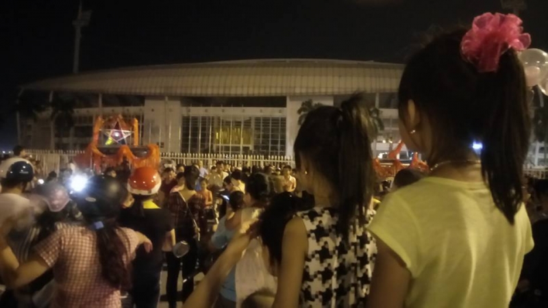 ha noi bien nguoi do don ve cac khu trung tam don tet trung thu