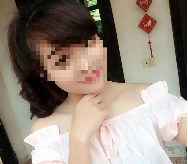 co gai dung ao nguc lam vu khi chong doc thoat khoi dam chay len tieng