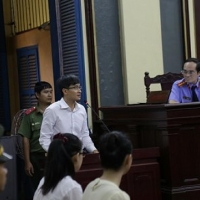 vu hoa hau phuong nga dai gia noi hop dong tinh ai la dan dung