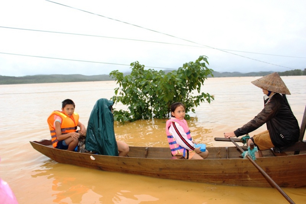 tin lu tai mien trung nhieu dia phuong van bi co lap