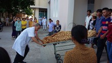 Sản phụ chết bất thường tại bệnh viện, người thân không chịu mang xác về