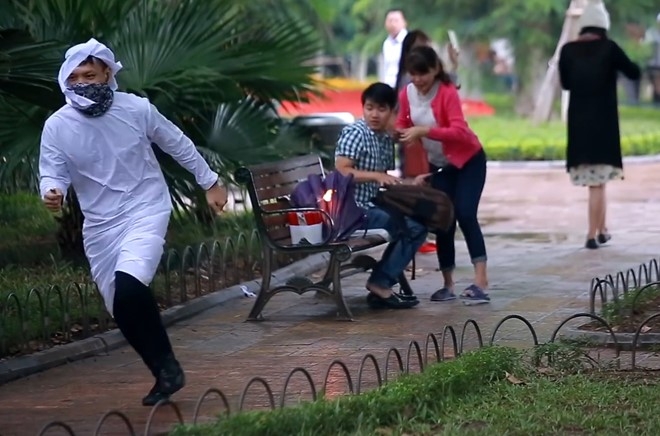 da tim thay 5 nam thanh nien tung clip ra duong dot bom