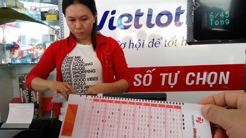 tin tuc 24h qua vietlott bi chinh gia xang tang hon 300 dong mot lit