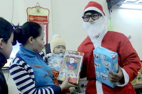 hot bac nho dich vu ong gia noel dip giang sinh