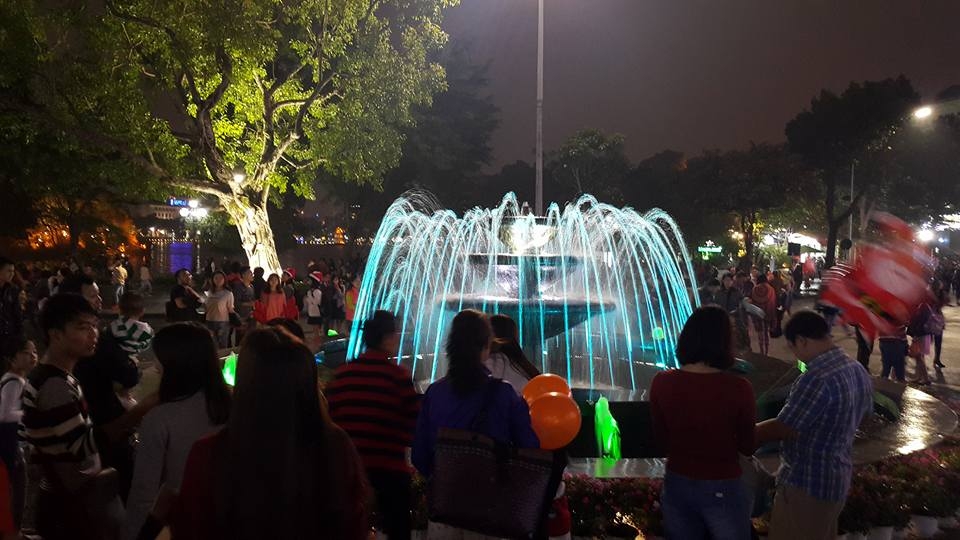 ha noi tp hcm ruc ro dem noel