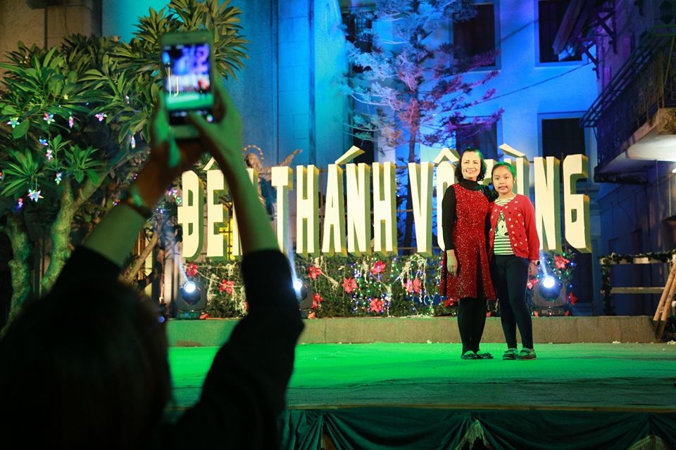 ha noi tp hcm ruc ro dem noel