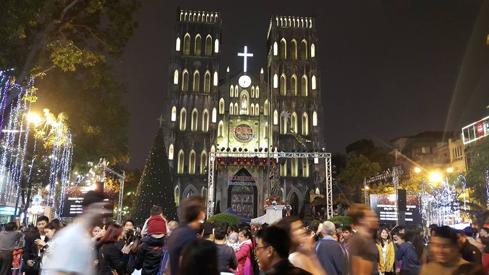 Hà Nội, TP HCM rực rỡ đêm Noel ha noi tp hcm ruc ro dem noel