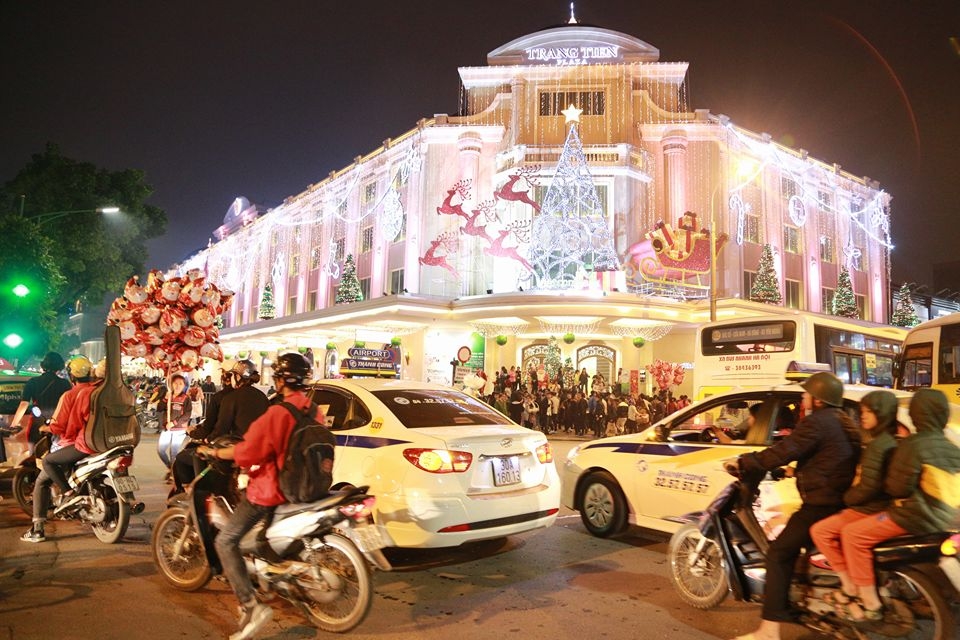 Hà Nội, TP HCM rực rỡ đêm Noel ha noi tp hcm ruc ro dem noel
