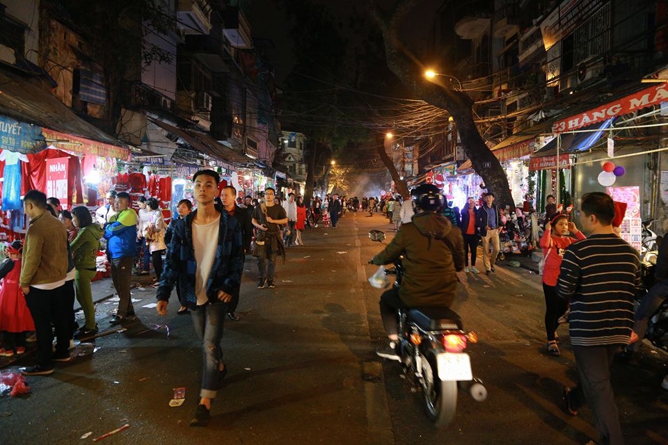 Trực tiếp: Hà Nội, TP HCM rực rỡ đêm Noel ha noi tp hcm ruc ro dem noel