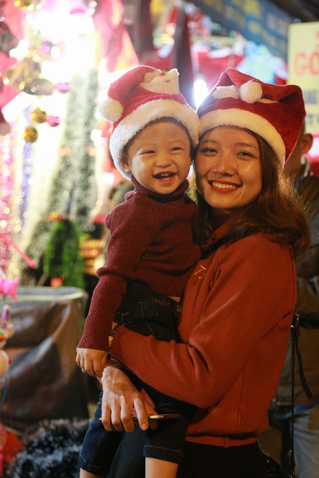 Trực tiếp: Hà Nội, TP HCM rực rỡ đêm Noel ha noi tp hcm ruc ro dem noel