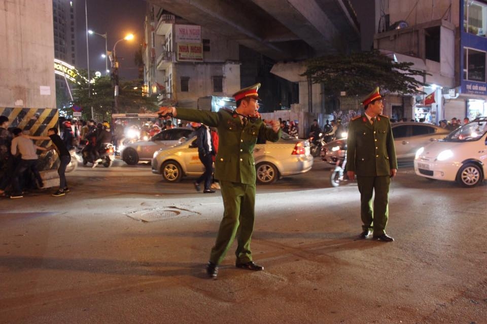 Trực tiếp: Hà Nội, TP HCM rực rỡ đêm Noel ha noi tp hcm ruc ro dem noel