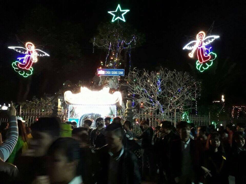 Trực tiếp: Hà Nội, TP HCM rực rỡ đêm Noel truc tiep ha noi tp hcm ruc ro dem noel