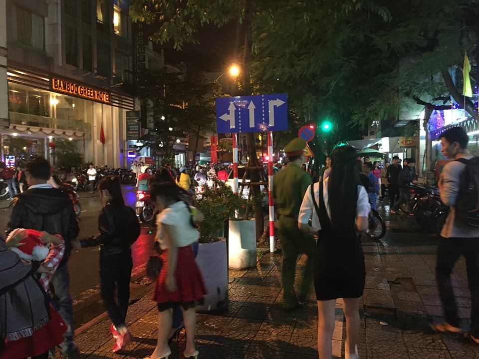truc tiep ha noi tp hcm ruc ro dem noel