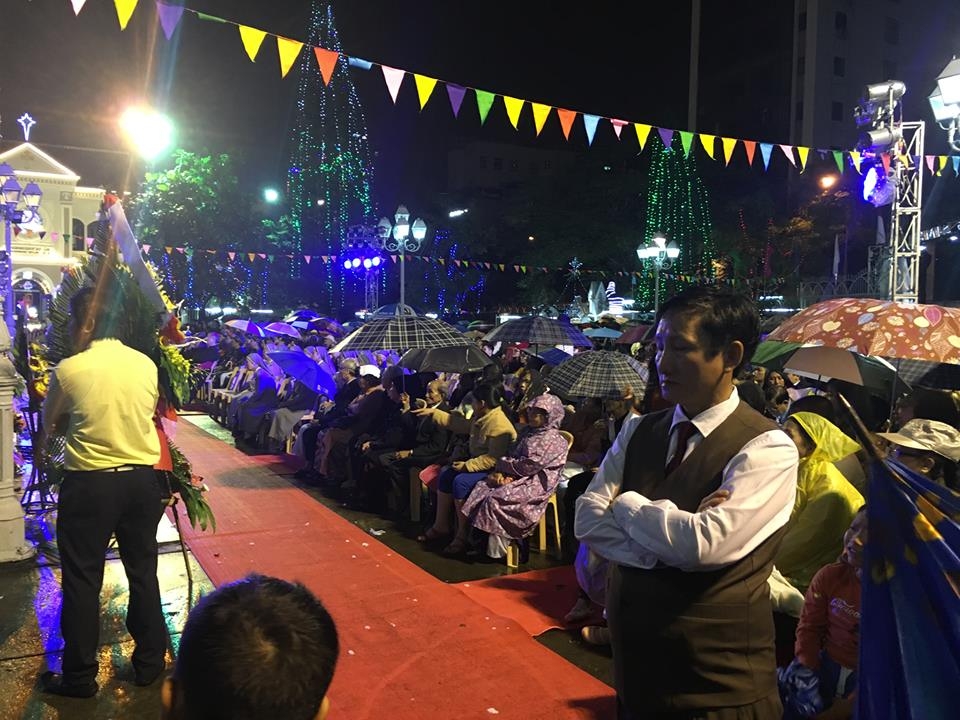 truc tiep ha noi tp hcm ruc ro dem noel
