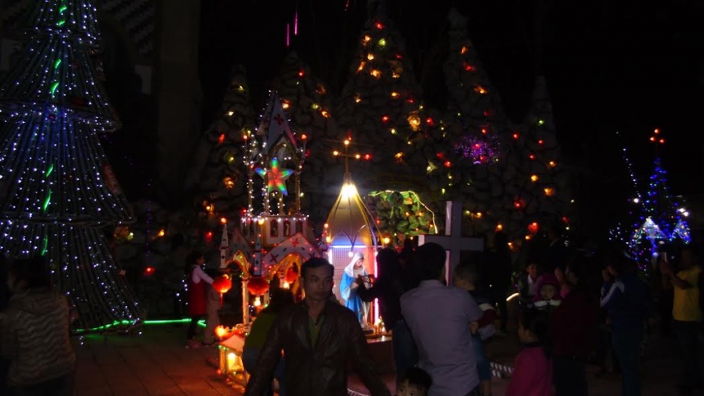 Trực tiếp: Hà Nội, TP HCM rực rỡ đêm Noel truc tiep ha noi tp hcm ruc ro dem noel