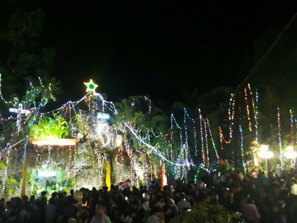 Trực tiếp: Hà Nội, TP HCM rực rỡ đêm Noel truc tiep ha noi tp hcm ruc ro dem noel