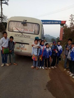 Tài xế xe khách và chuyến xe miễn phí suốt 2 năm khiến dân mạng nể phục