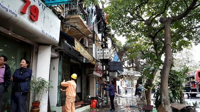 ha noi chay lon bat ngo xay ra giua trua tren pho phung hung