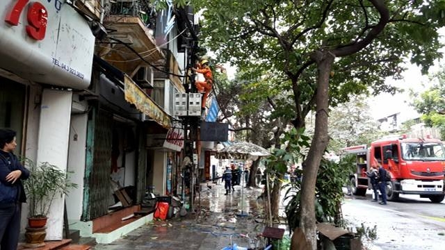ha noi chay lon bat ngo xay ra giua trua tren pho phung hung