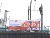 ao co to quoc gia binh dan nhuom do san van dong truoc tran viet nam vs malaysia