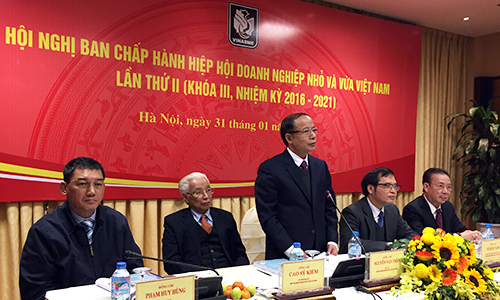 doanh nghiep nho va vua van keu lai suat ngan hang cao
