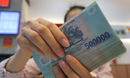 ngan hang lai khung nhan vien ngong thuong tet lon