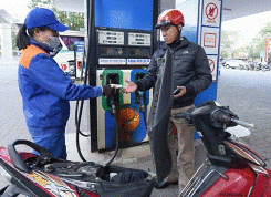 Giá xăng dầu hôm nay 19/1: Chốt tuần ngất ngưởng