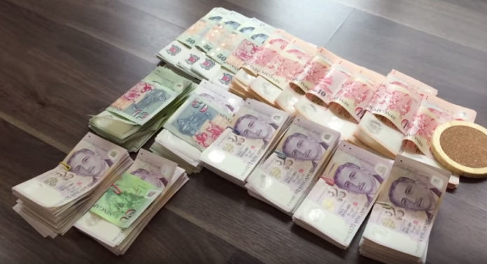 mang 65 ti sang singapore mua dien thoai chang trai viet bi bat ra toa