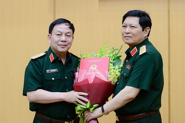 thieu tuong le dang dung duoc giao ghe nong viettel