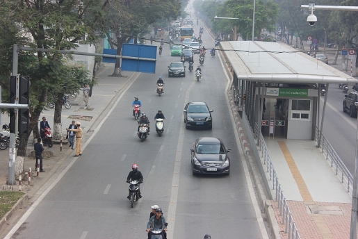 ha noi xu li gan 50 truong hop di vao lan brt trong ngay dau ra quan