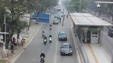 Hà Nội xử lí 48 trường hợp đi vào làn BRT trong ngày đầu ra quân