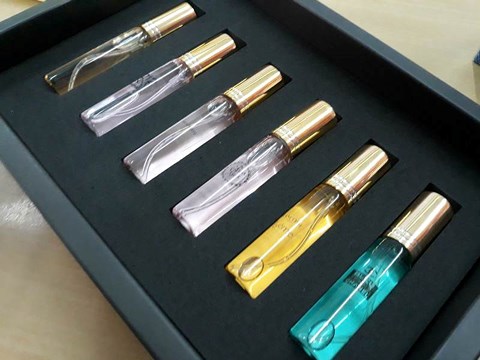 tphcm gan 10000 chai nuoc hoa gia thuong hieu chanel versace bi thu giu